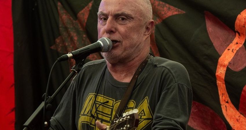 Attila the Stockbroker Robin Ince Blyth Power Barnstormer 1649! 