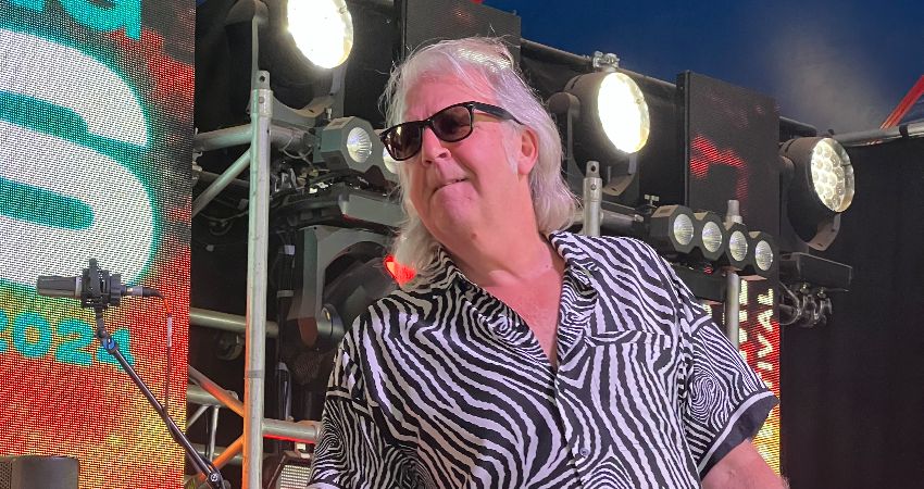 Hugh Budden and The Blue Chords 