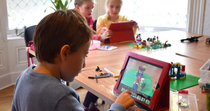 LEGO STOP-MOTION MOVIE MAKING WORKSHOP (AGES 6-11) 