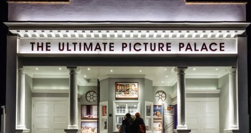 DREAM PALACES: A HISTORY OF THE ULTIMATE PICTURE PALACE AND EARLY CINEMA IN OXFORD 