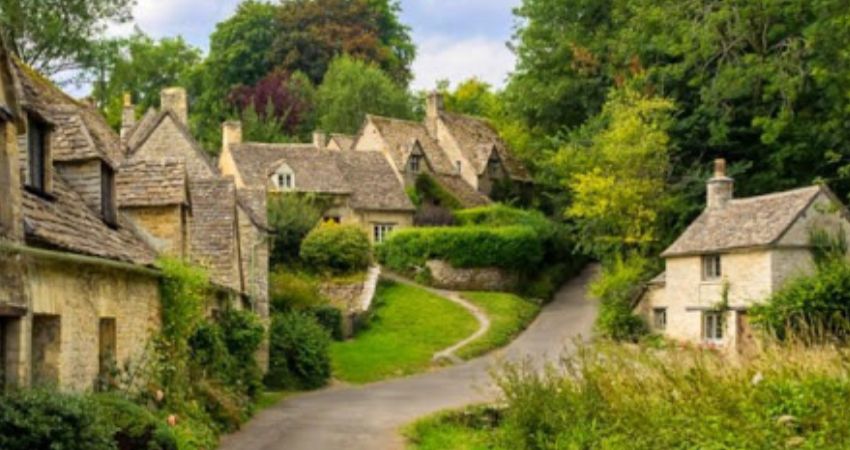 CREATIVE READING: WHAT WRITERS CAN LEARN FROM GEORGE ELIOT'S SILAS MARNER 