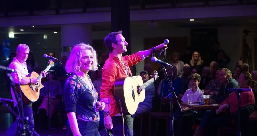 THE LOST NOTES @ the HUNGRY HORSE FOLK CLUB, Ellesmere Port, Cheshire, CH65 6QF