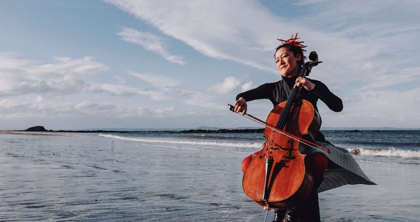 Su-a Lee and Friends