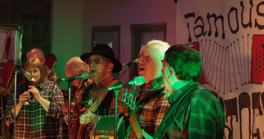 THE FAMOUS POTATOES IN CONCERT