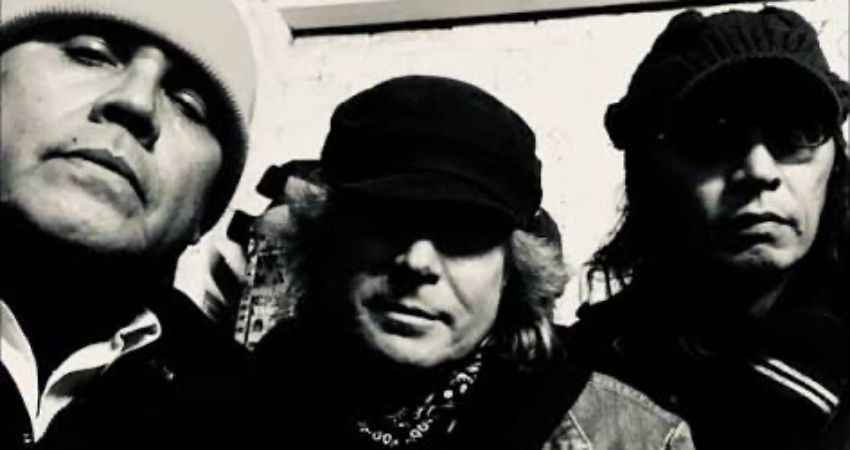 UMP presents AVON (ex Kyuss / QOTSA) 