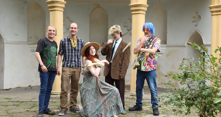 Vix & the Bleeding Hearts 