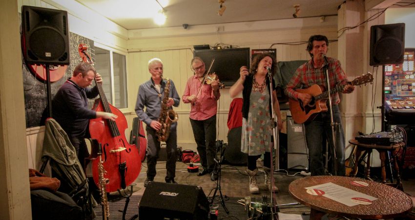 Nigel Hobbins and the Dreamlanders 