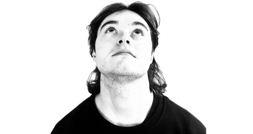 A young songwriter showcase evening at Cafe No9 - Featuring and hosted by George Howard 