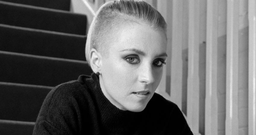 Hannah Scott live at Rosslyn Court 