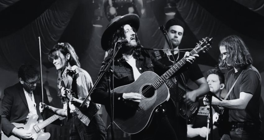 Lachlan Bryan & The Wildes 