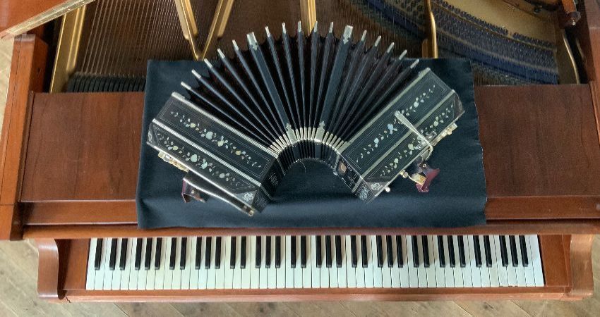 Tango Afternoons with Live Music for Dancing with Hugo Satorre and Ruth Rozelaar (bandoneon) 