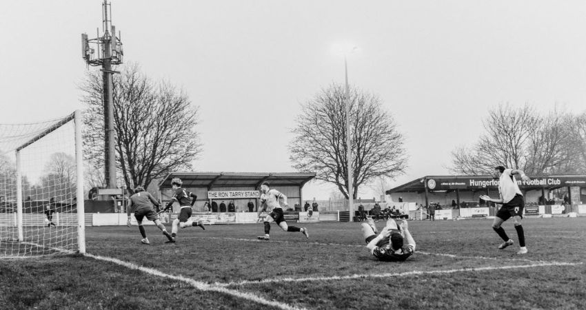 Hungerford Town FC v Havant & Waterlooville FC