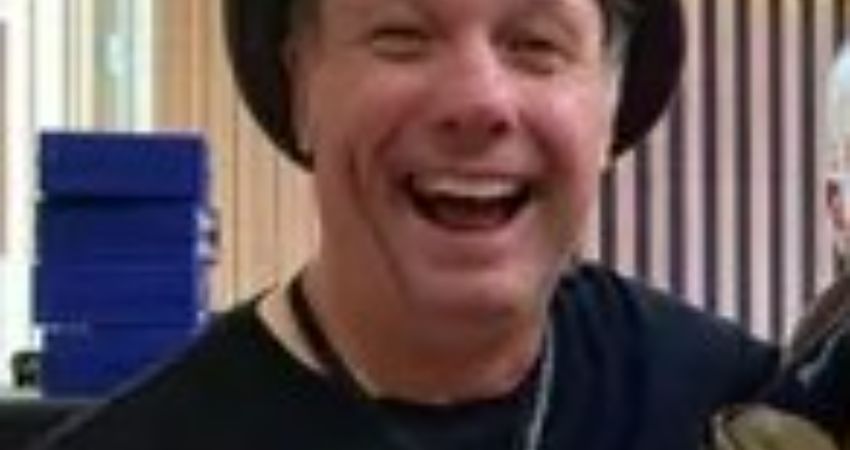 Martin Stephenson & The Acoustic Daintees Trio 