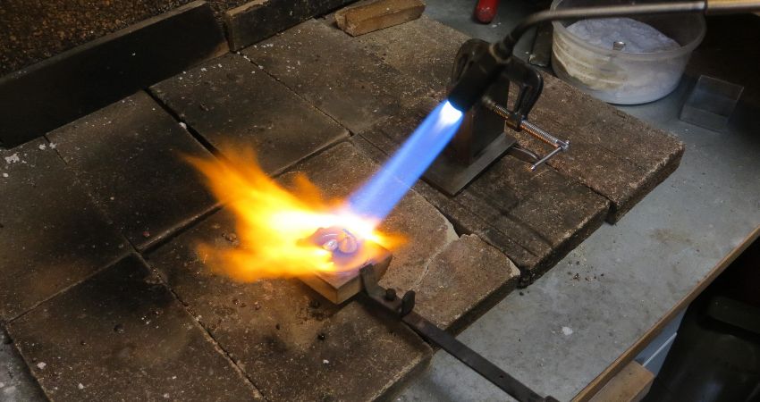 SWAGES AND SNARLING IRONS: 50 YEARS AS A SILVER-SMITH By John Spencer 