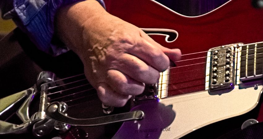 'BROTHERS IN THE BLUES'  MAY BANK HOLIDAY RIOT! 