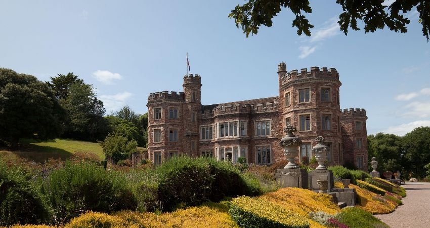 THE EDGCUMBES : the rise of a fascinating South West family and their gentle descent. By Clive Charl 