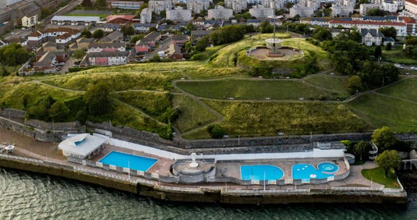 THE HISTORY OF SWIMMING IN PLYMOUTH By Karen Moore 