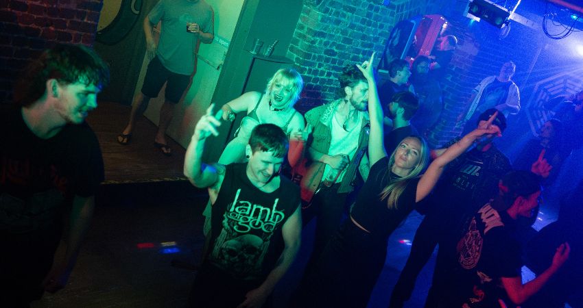 ALTERN8 - METAL CLUBNIGHT - BANK HOLIDAY PARTY!