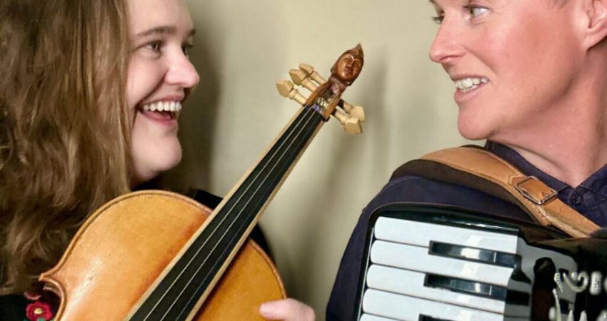 BELINDA O'HOOLEY & JACKIE OATES 