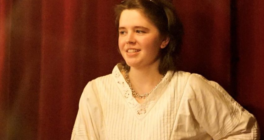 Victoria Lynn and ‘The Pig’ 