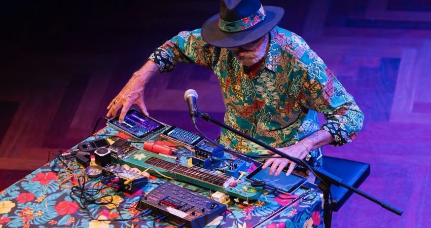 Uneasy Easy Listening with Mike Cooper and Alan Clayson 