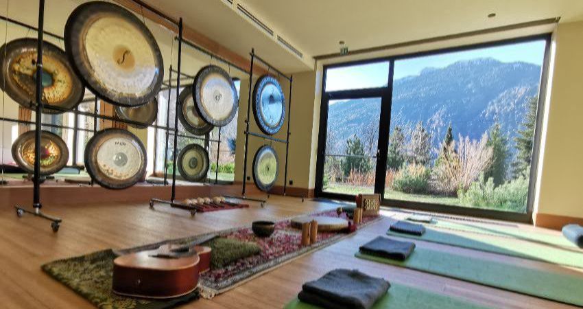 Hurstbourne Tarrant: An hour of gongs and music 