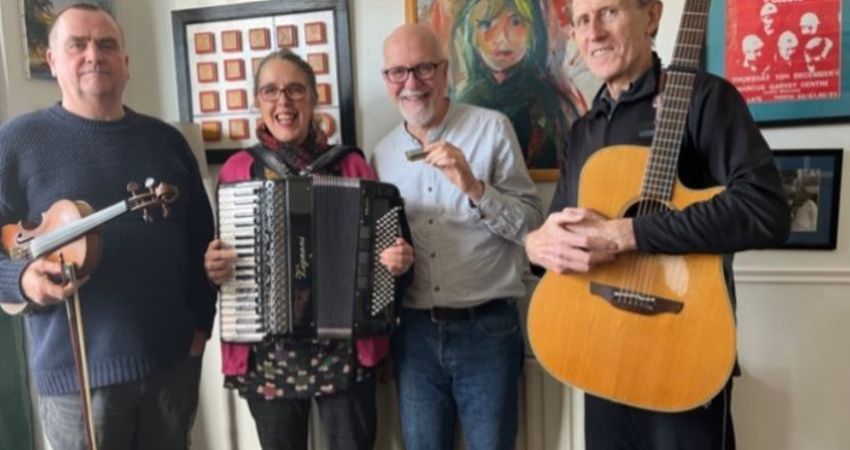 An evening of roots music with Looma