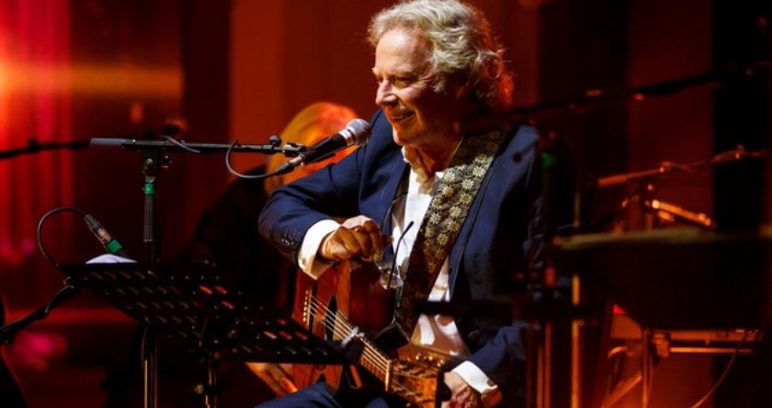 Reg Meuross live at Claypath Durham 