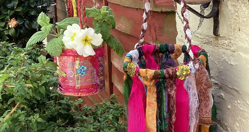 Tree decorations for your summer garden  