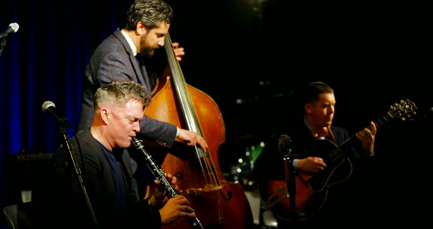 Adrian Cox Trio - Live in Burgess Hill 