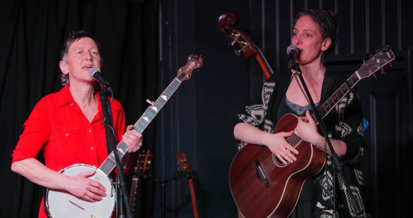 New Roots presents Lou & Leo 