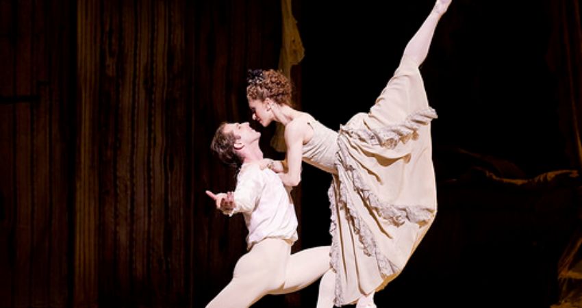 The Royal Ballet MANON 