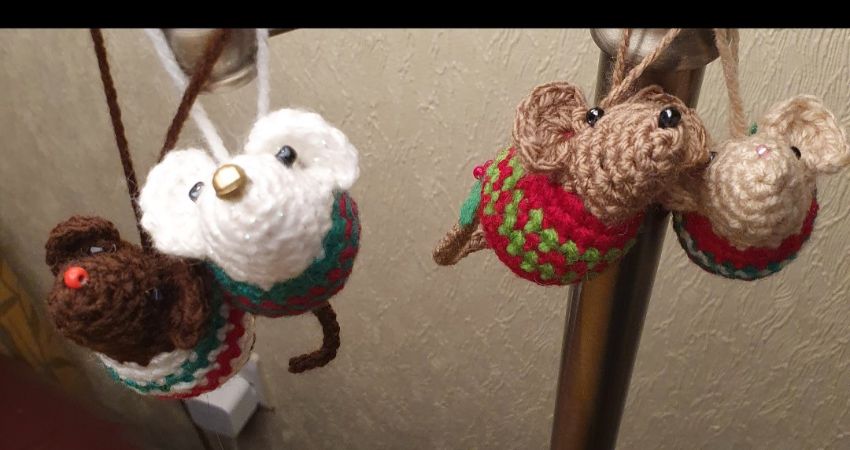 Crochet a Little Christmas Mouse