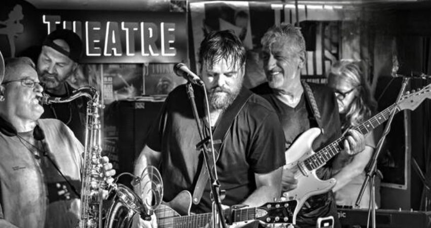 Edward Abbiati & The Rattling Chains (Italy) / Red Hash 