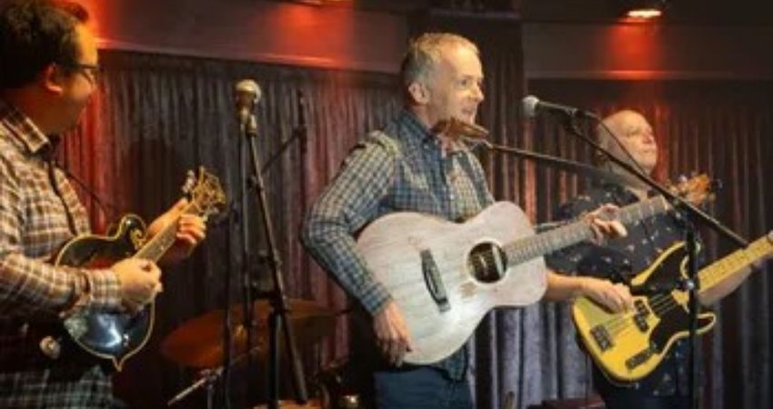 Andy Smythe with support from Charlie Jowitt