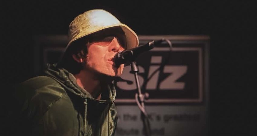 OASIZ LIVE AT THE CIVIC HALL,GRAYS, ESSEX 