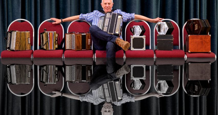 JOHN KIRKPATRICK @ the HUNGRY HORSE FOLK CLUB, Ellesmere Port, Cheshire 