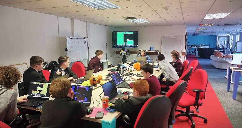 LET'S MAKE GAMES (FOR AGES: 8-12) 