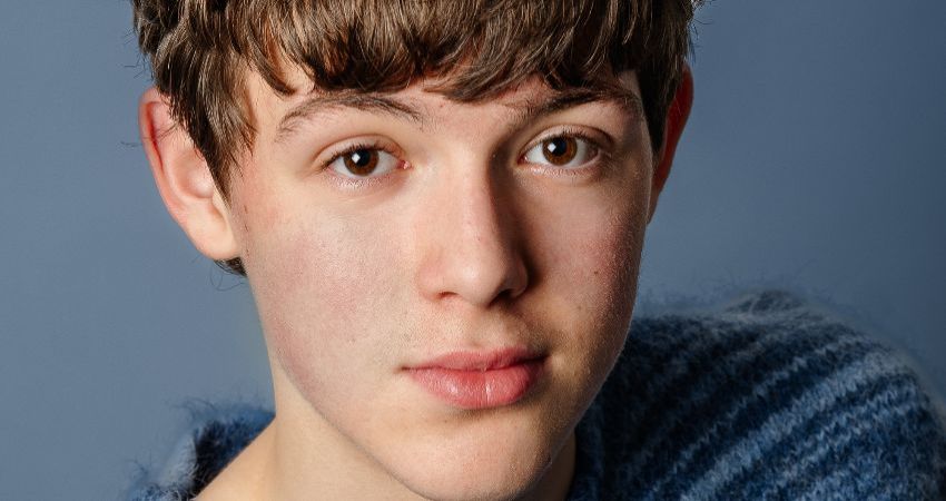 ACTING WITH OLIVER SAVELL (AGES: 12-16) 