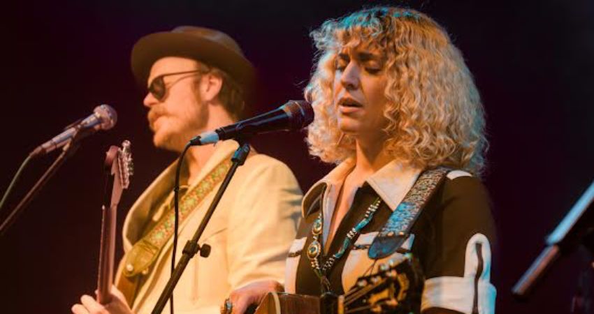 An evening with Lauren Housley & Thomas Dibb at Cafe No9 