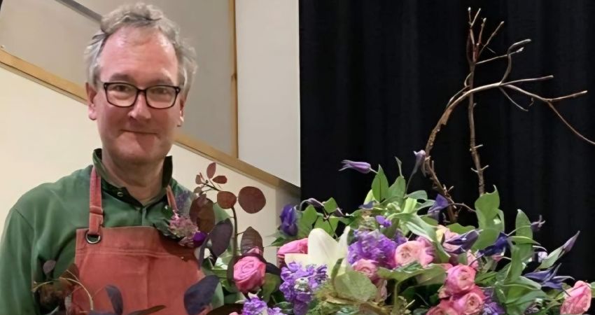 KETTERING & DISTRICT FLOWER CLUB presents ‘Jingle a Partridge with Tinsel’ by Nick Grounds