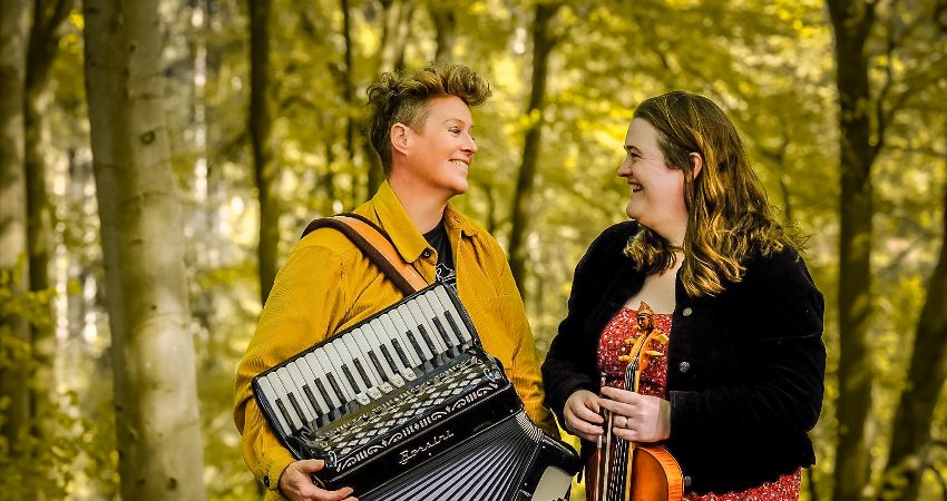 Belinda O'Hooley & Jackie Oates 