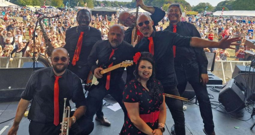 AMY'S WINEHOUSE BAND. 
