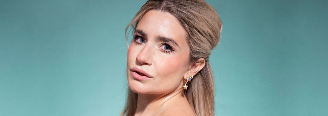 Harriet Kemsley | As seen on Last One Laughing, Live At The Apollo, 8 Out Of 10 Cats & more